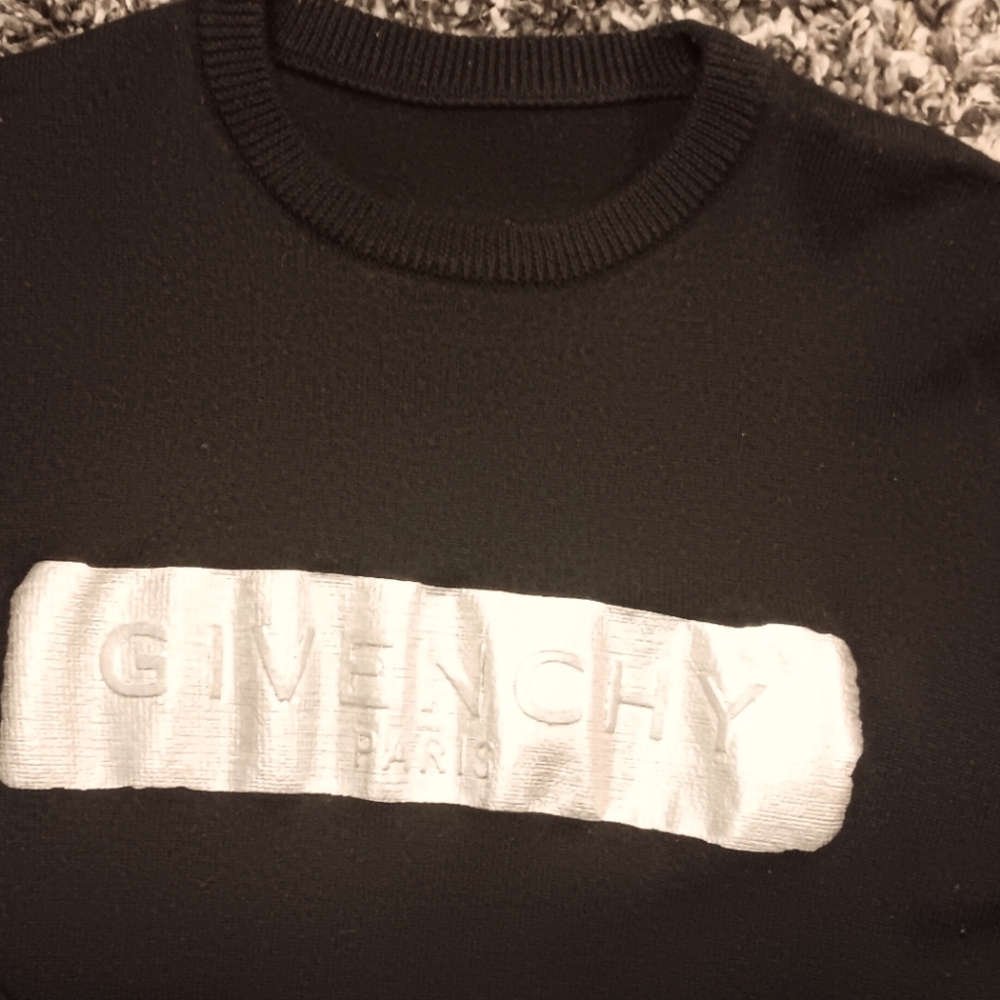 Givenchy Sweater Black Cashmere Wool w Foil Emblem (Med)